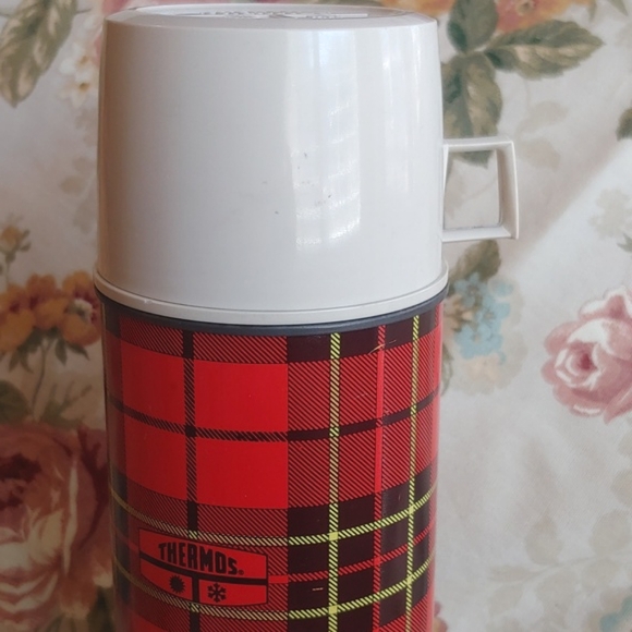 Vintage 1973 Thermos in Classic Red Tartan Plaid Coffe Container 1.5 pint - Picture 6 of 15
